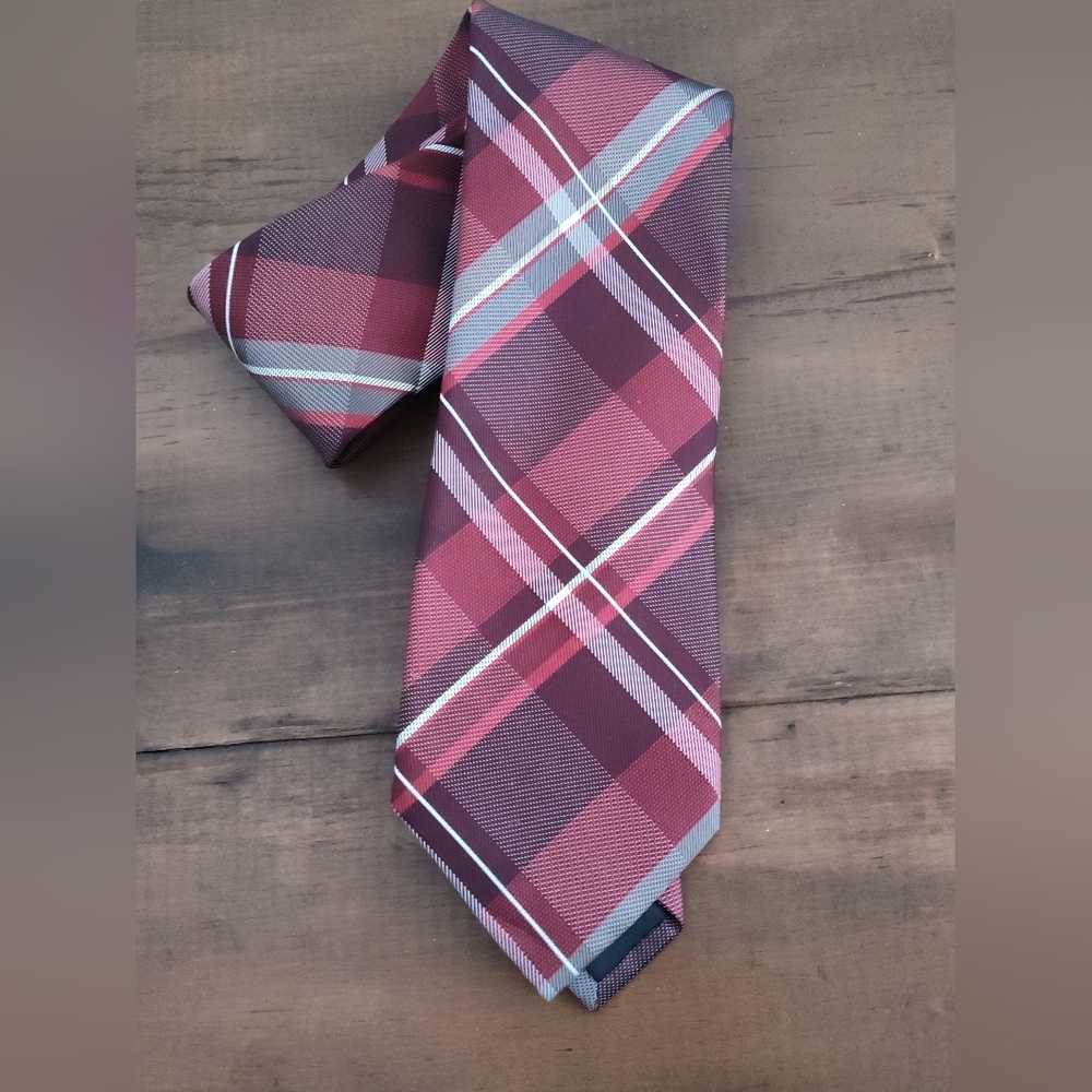 Kenneth Cole Reaction Men's 100% Silk Burgundy Red And Grey Plaid